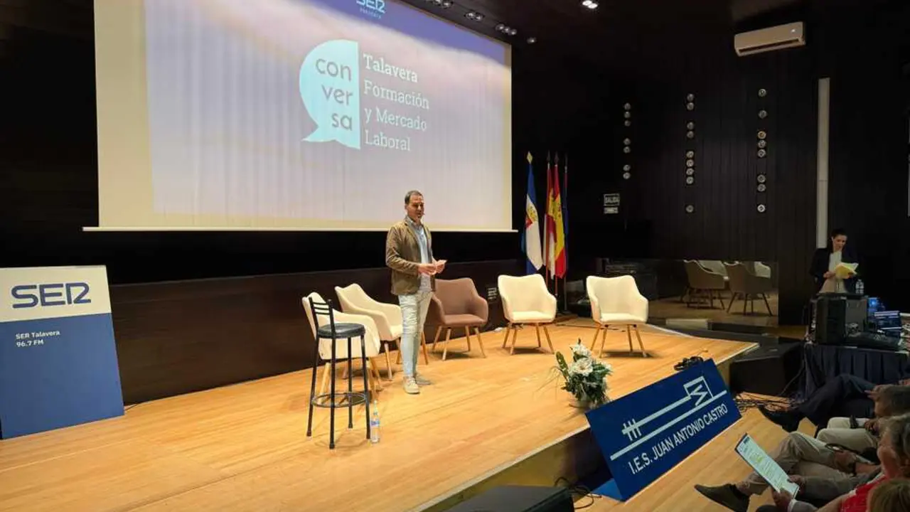 Mu&ntilde;oz-Gallego destaca en el III CONVERSA el papel de la formaci&oacute;n, el emprendimiento y la colaboraci&oacute;n p&uacute;blico-privada para abrir nuevas oportunidades laborales