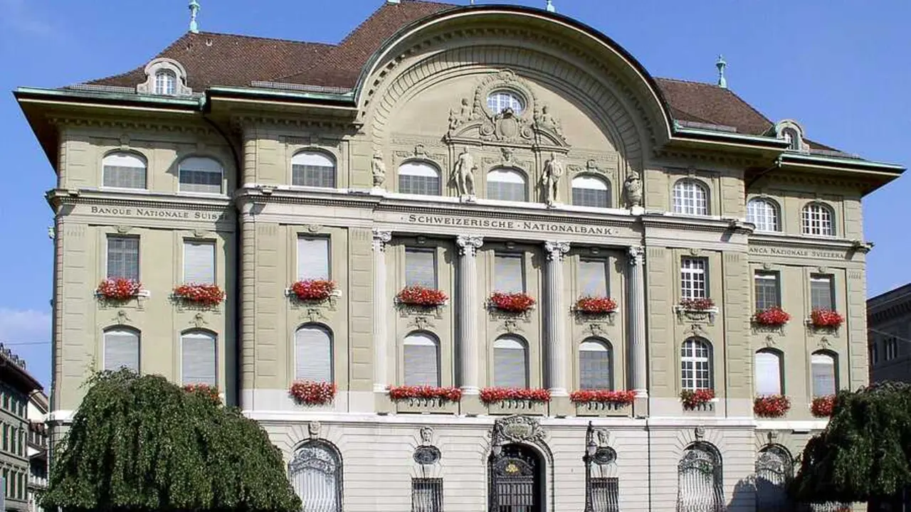 Banco Nacional Suiza

Por Baikonur - Trabajo propio, CC BY-SA 3.0, https://commons.wikimedia.org/w/index.php?curid=312947