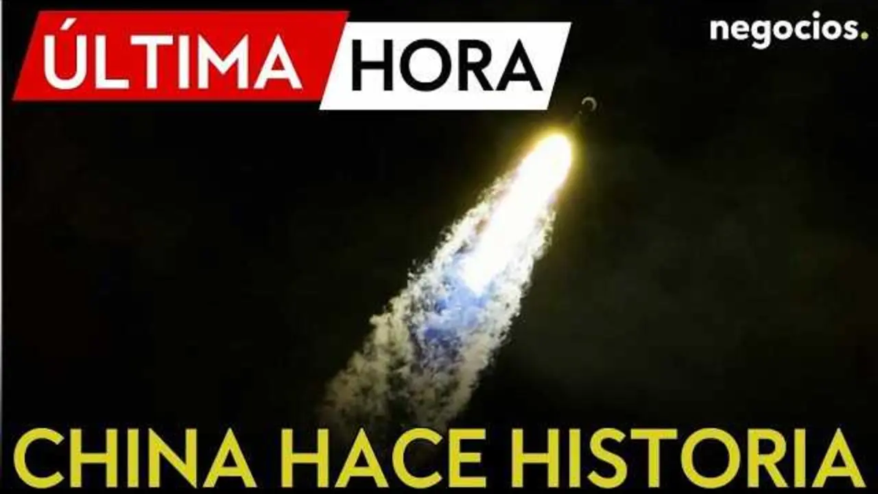 Imagen del cohete Larga Marcha-10B durante su lanzamiento desde la base de Wenchang, China.<br>                        <br>                        <br>                        <br>                      
