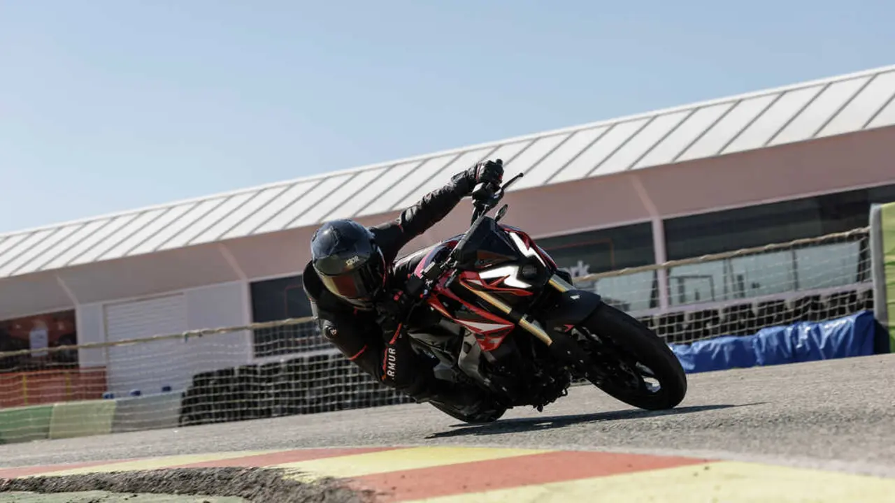 Bajaj_031