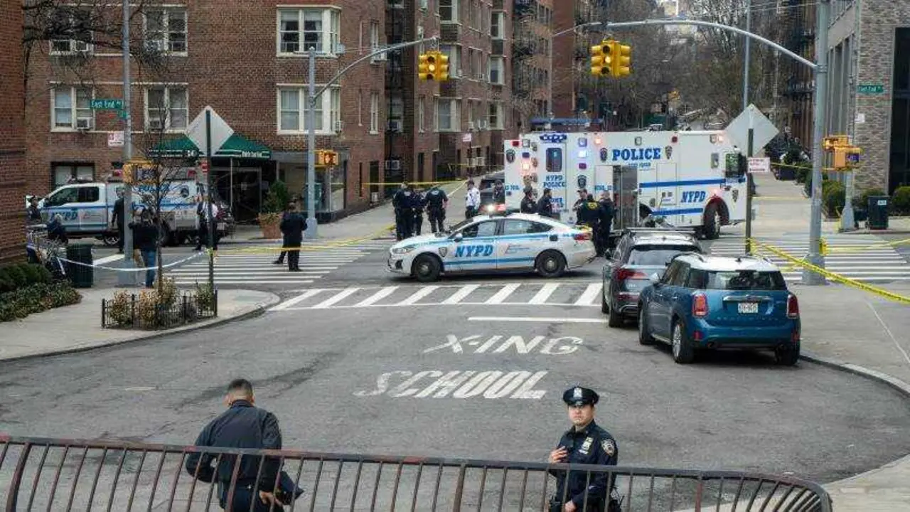 Detenido tras lanzar un artefacto incendiario contra la sede del FBI en Nueva York