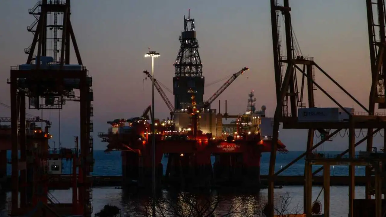 Petr&oacute;leo

Foto de Maria Lupan en Unsplash