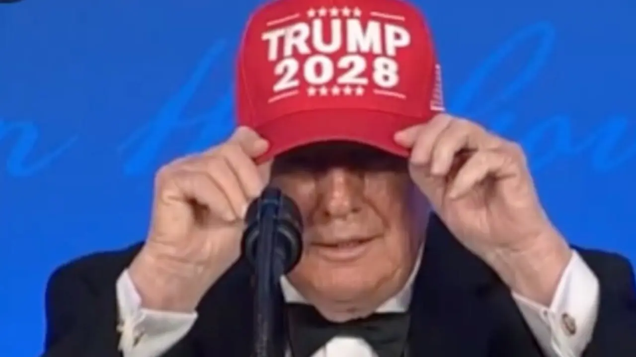 Trump y su gorra