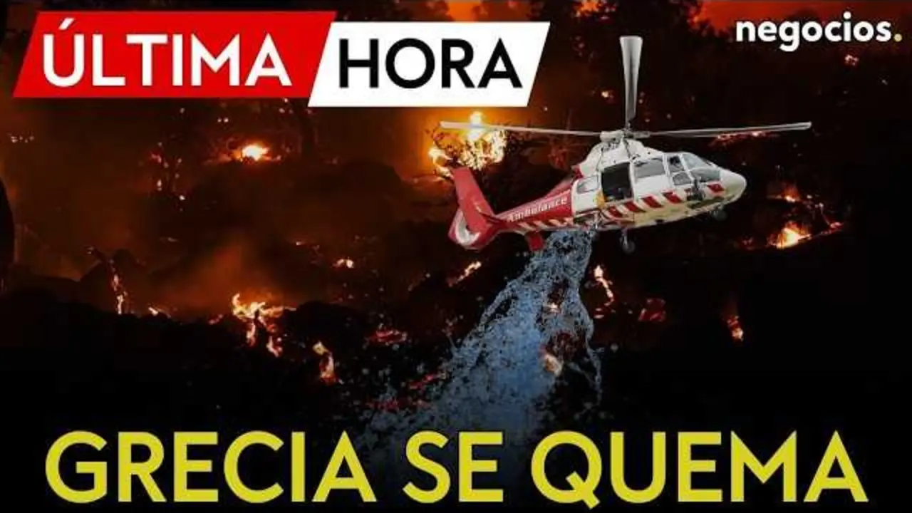 Imagen a&eacute;rea de Grecia con incendios forestales activos en varias regiones del pa&iacute;s, destacando la magnitud de la crisis ambiental.<br>                        <br>                        <br>                        <br>                      