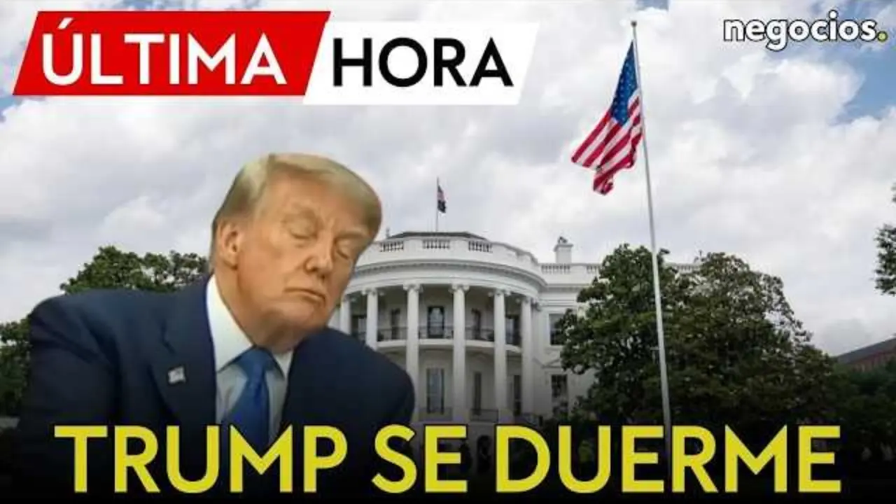 Captura del momento en que el presidente Donald Trump aparece con los ojos cerrados durante un acto oficial en el Despacho Oval.<br>                        <br>                        <br>                        <br>                      