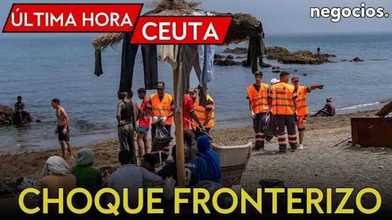 Vista panor&aacute;mica de Ceuta con presencia policial en la frontera durante la crisis migratoria<br>                        <br>                        <br>                        <br>                      
