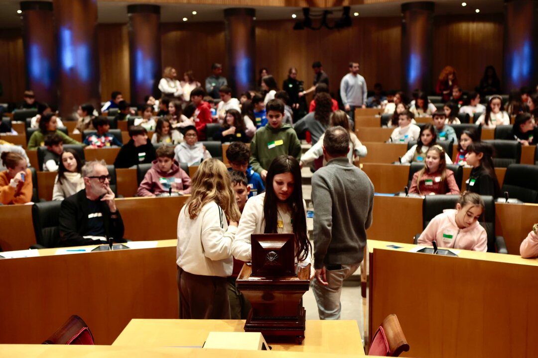 Niños y niñas defienden sus derechos digitales en el Congreso