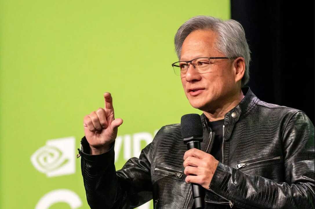 El CEO de Nvidia, Jensen Huang, calificó la operación como un paso clave para “satisfacer la extraordinaria demanda de fábricas de IA de NVIDIA, la base de la revolución industrial de la inteligencia artificial”.
