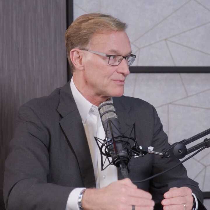 Wendell Weeks explicó que el contrato se extenderá hasta finales de la década, ​asegurando ingresos recurrentes para Corning y estabilidad operativa para Meta.