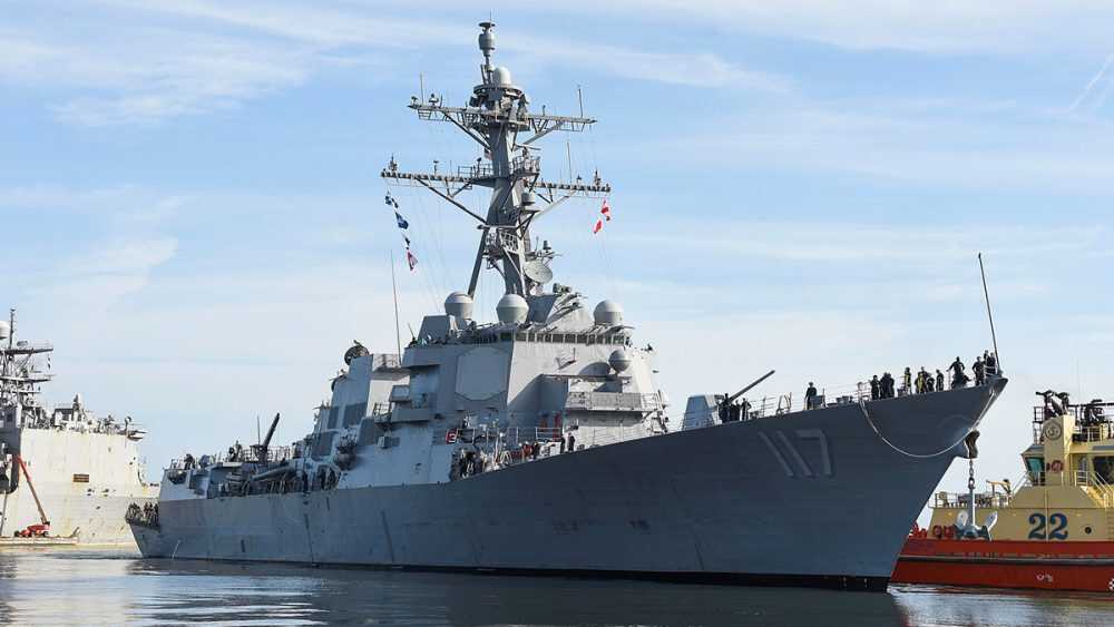 El buque de guerra de la Armada estadounidense atracó este viernes en Eilat, el principal puerto israelí en el mar Rojo.