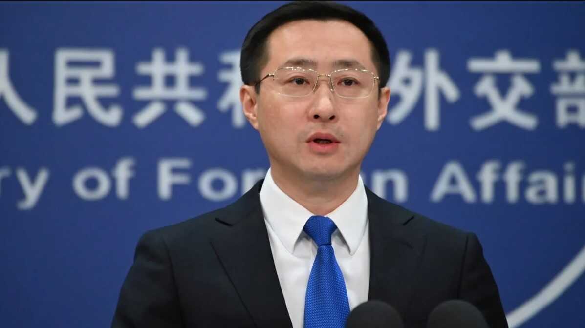 Lin Jian: Estados Unidos y China “no están en el mismo nivel en absoluto” en cuanto a tamaño, despliegue y ​doctrina de sus fuerzas nucleares, lo que convierte cualquier intento de equiparación en una exigencia injustificada.