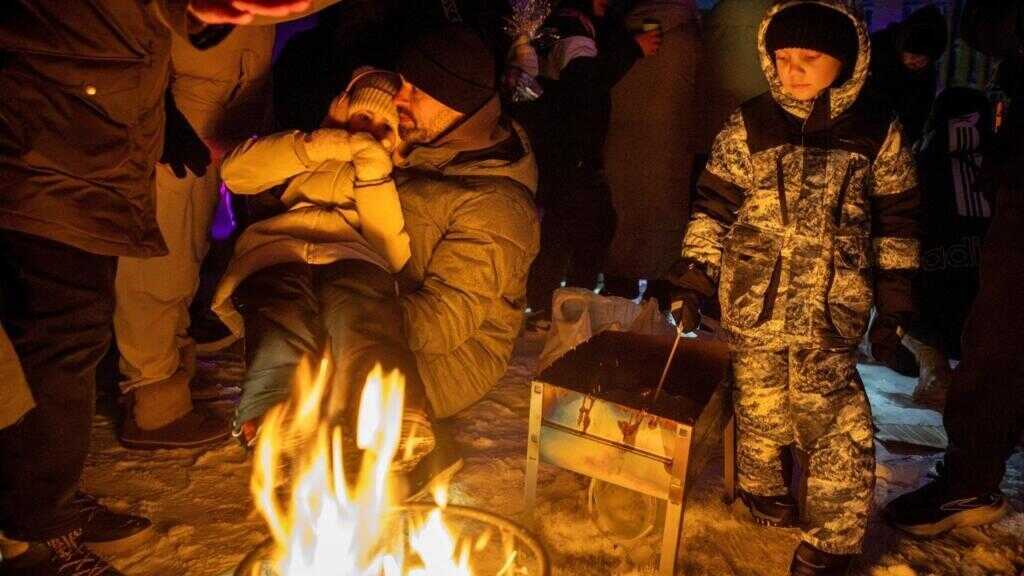 Para el gobierno ucraniano, los ataques contra centrales eléctricas, subestaciones y redes de distribución demuestran que Moscú utiliza el frío como un arma más