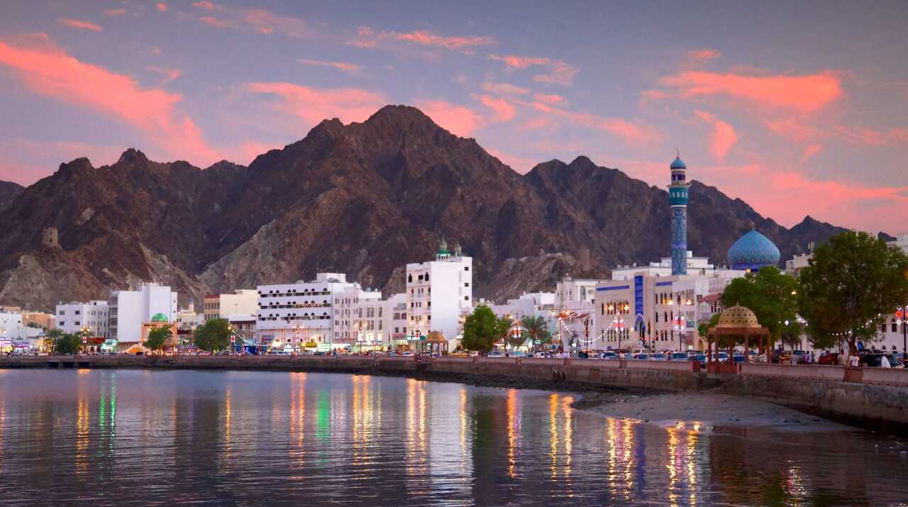 El papel de Omán vuelve a ser fundamental. Su neutralidad relativa y su estabilidad ​política lo convierten en un interlocutor fiable para facilitar contactos que serían inviables en otros escenarios.
