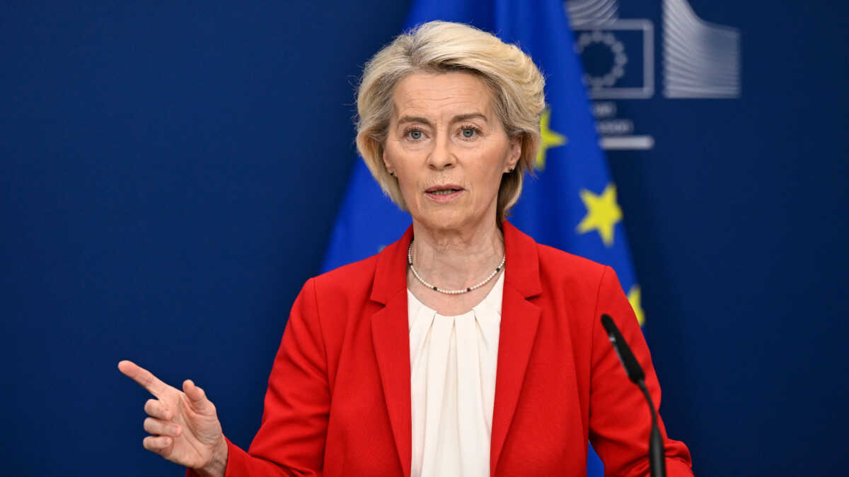 Ursula von der Leyen anunció que las nuevas medidas buscan cerrar los resquicios que aún ​ permiten al Kremlin financiar el esfuerzo bélico y adaptarse a un contexto de evasión cada vez más sofisticado.