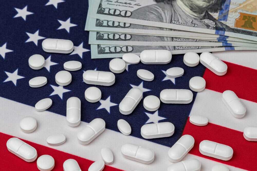 Bajo el modelo de Most Favored Nation, las farmacéuticas se comprometen a no cobrar en Estados Unidos precios superiores a los más bajos que aplican en otros mercados internacionales comparables.