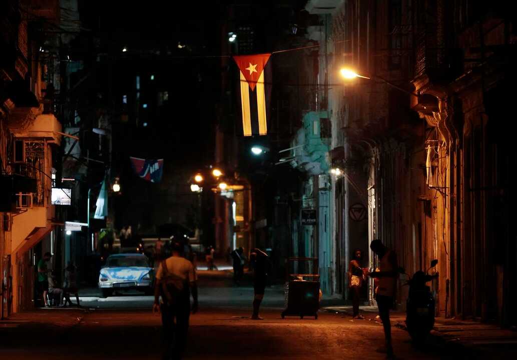 Cuba atraviesa una de las peores crisis energéticas de las últimas décadas, con apagones prolongados, afectando hospitales, transporte y actividad industrial